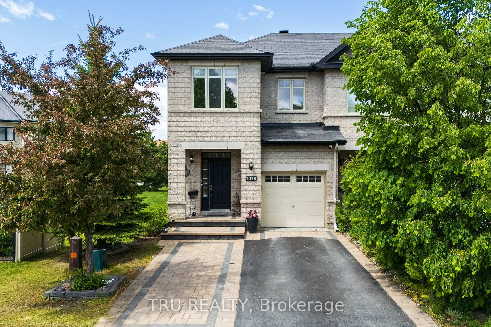 Photo 2 of 1019 Ottenbrite Crescent, Ottawa, Kanata - Kanata Lakes/Heritage Hills — HOMEH