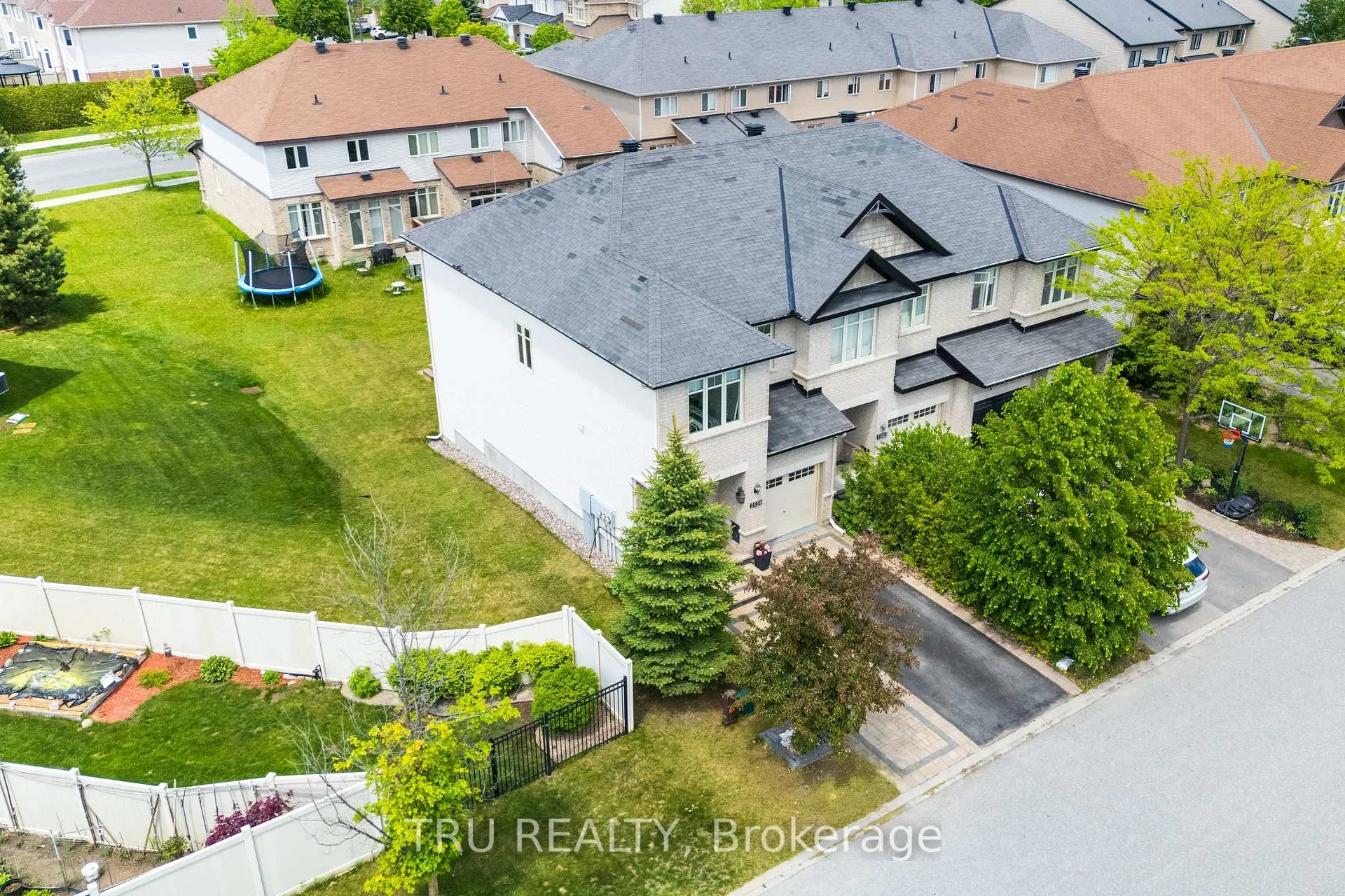 Photo 3 of 1019 Ottenbrite Crescent, Ottawa, Kanata - Kanata Lakes/Heritage Hills — HOMEH