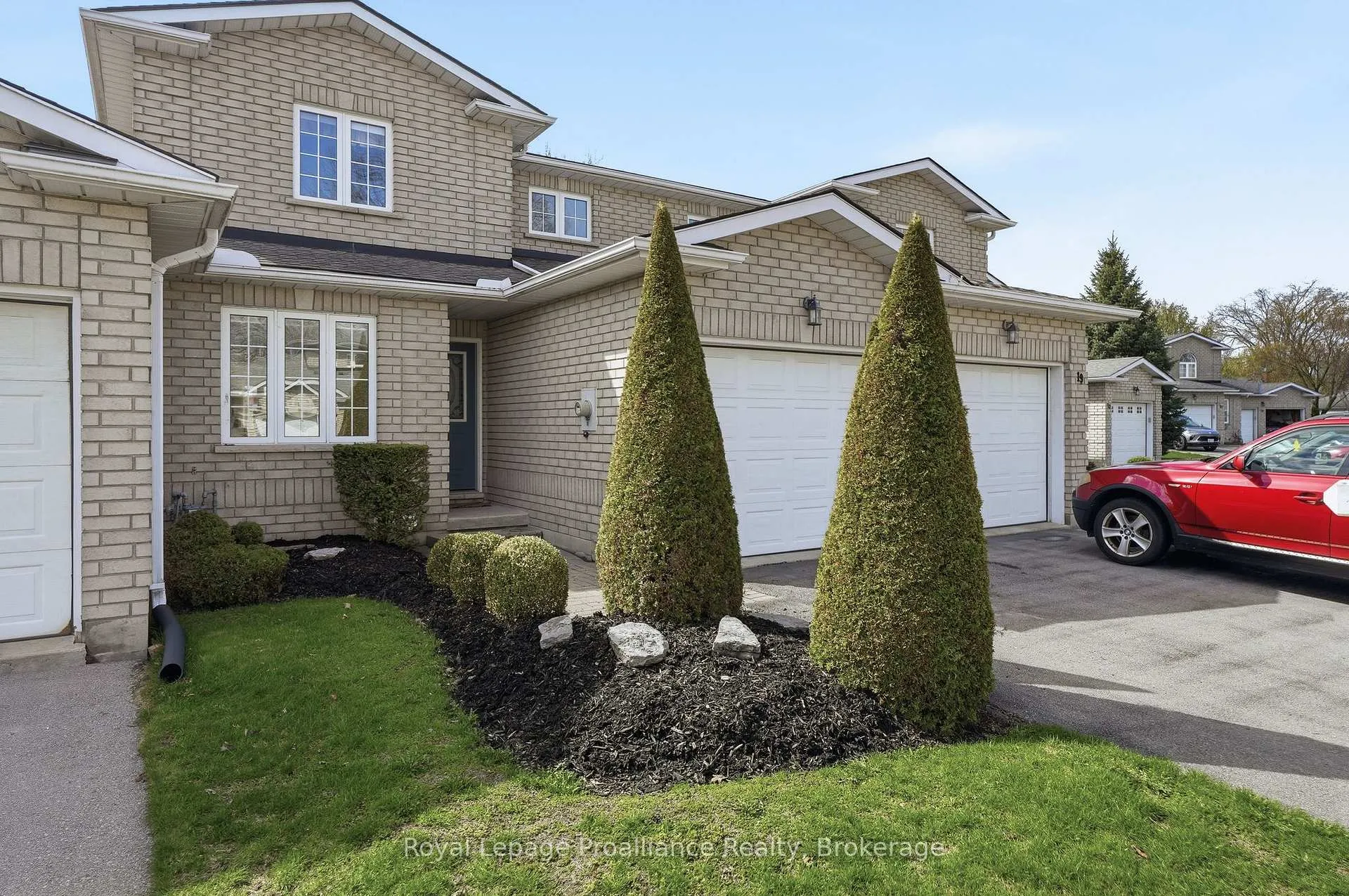 Photo 2 of 17 Pinegrove Court, Belleville, Belleville Ward — HOMEH