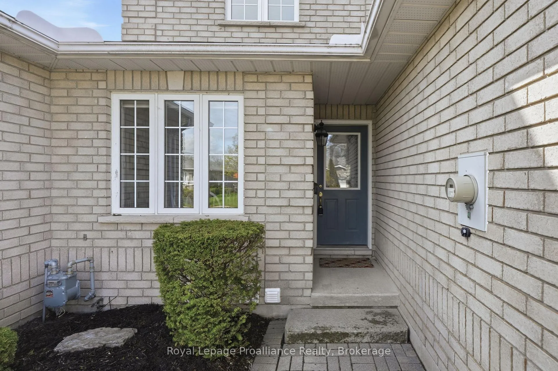 Photo 3 of 17 Pinegrove Court, Belleville, Belleville Ward — HOMEH