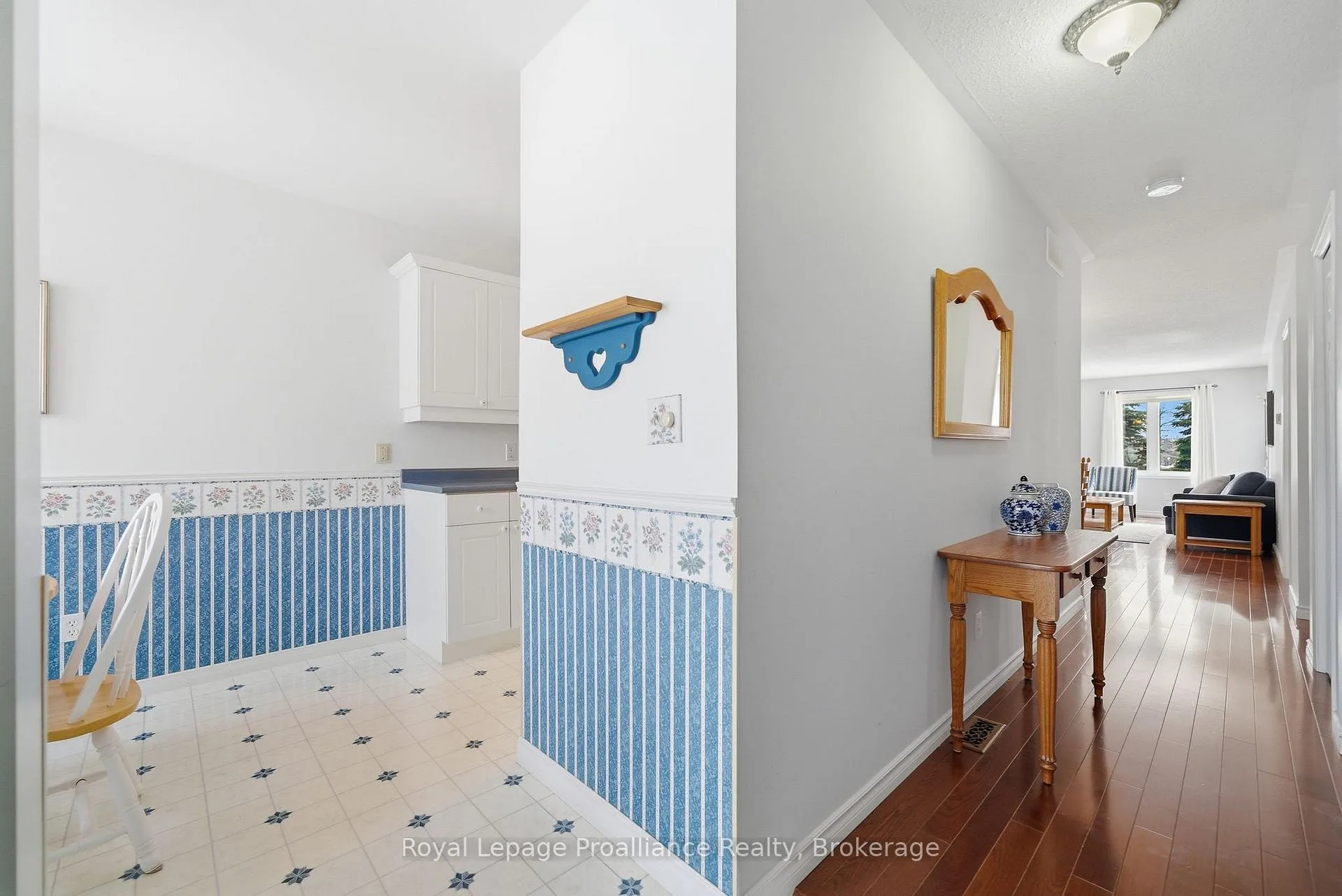 Photo 5 of 17 Pinegrove Court, Belleville, Belleville Ward — HOMEH
