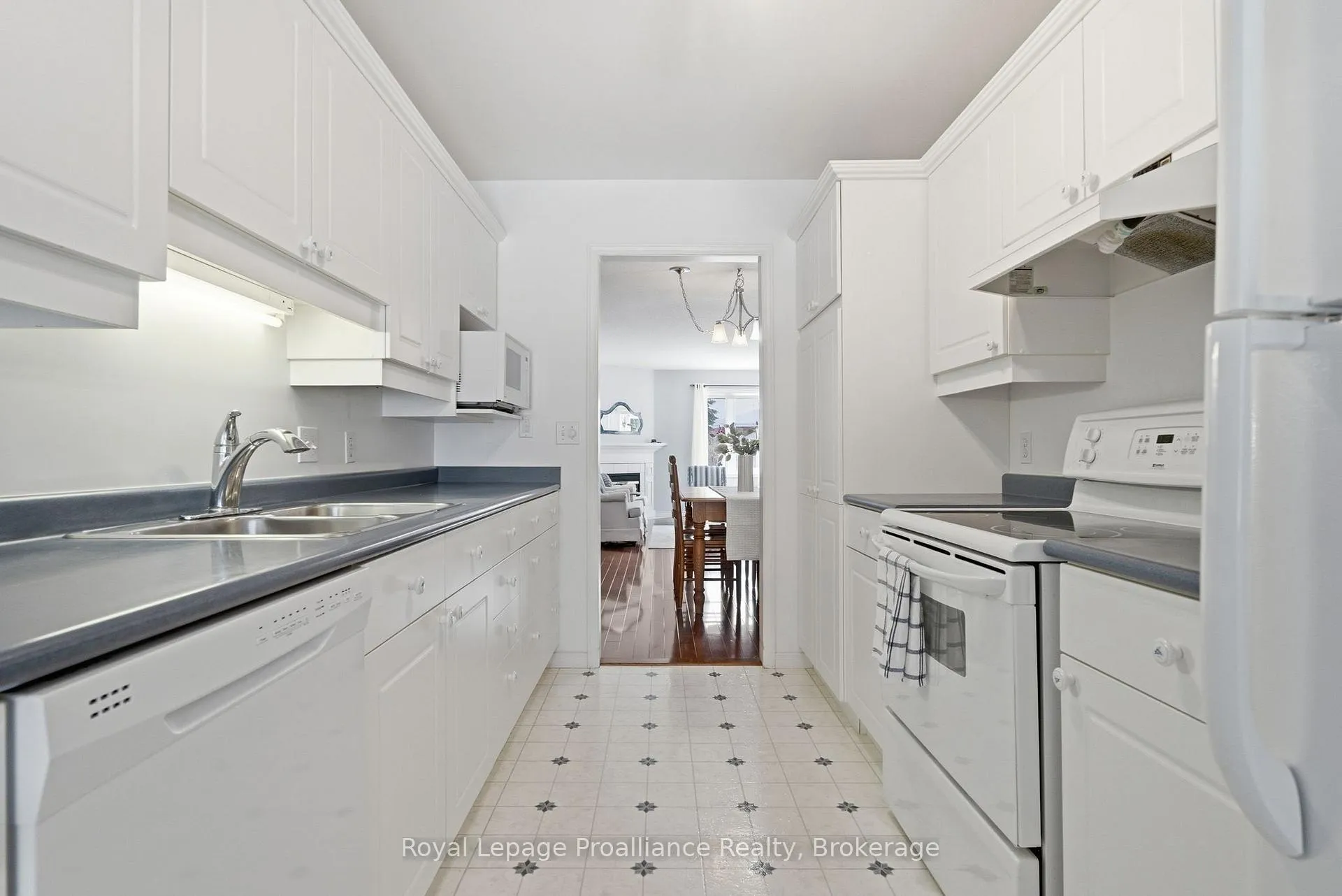 Photo 9 of 17 Pinegrove Court, Belleville, Belleville Ward — HOMEH