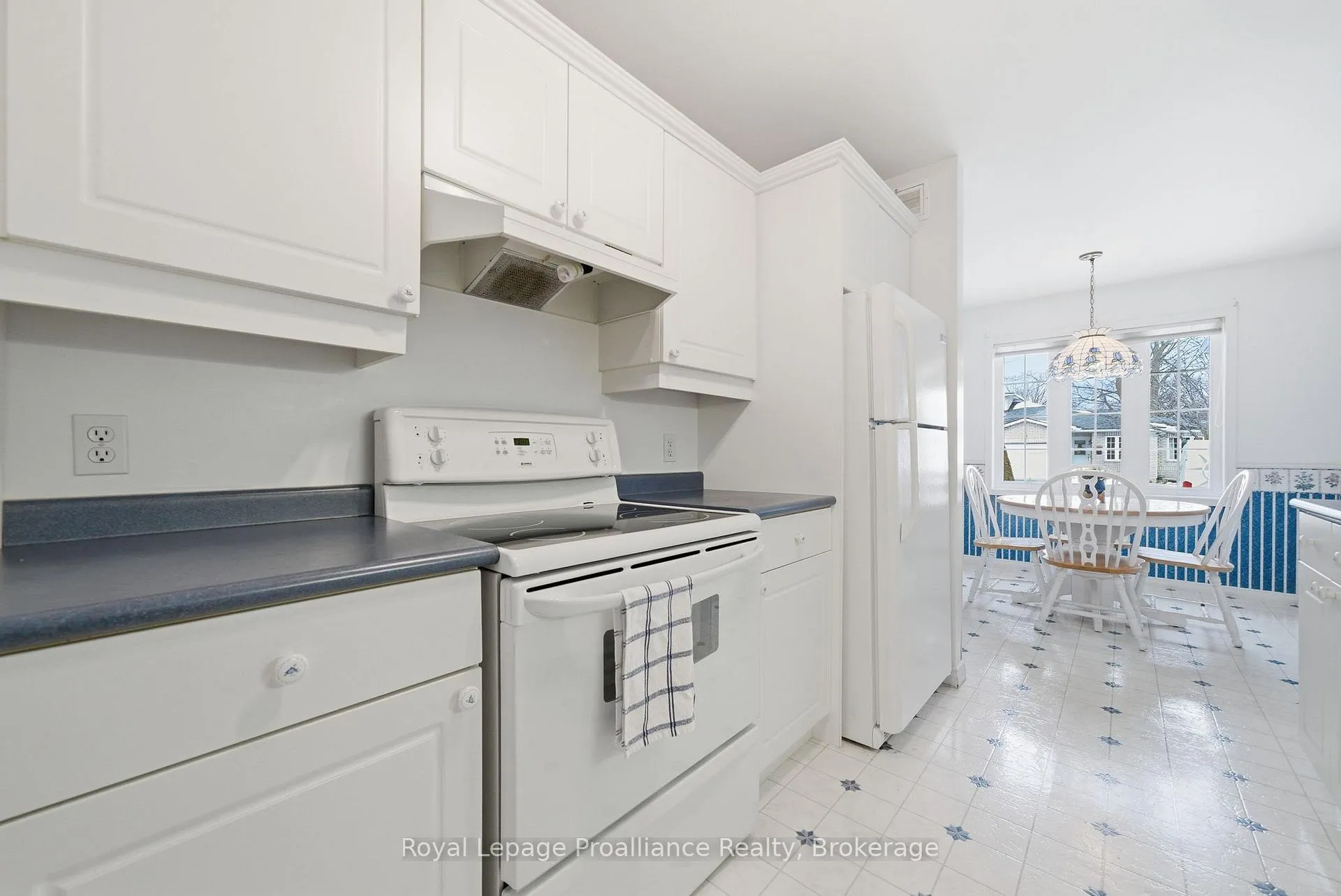 Photo 11 of 17 Pinegrove Court, Belleville, Belleville Ward — HOMEH