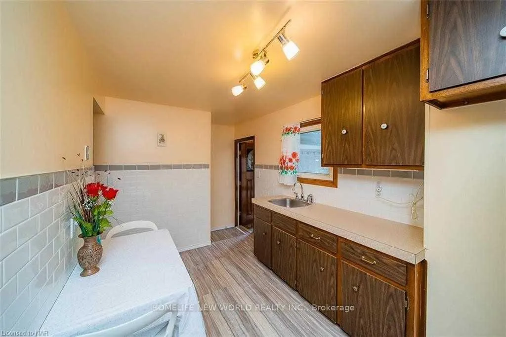 Photo 8 of Unit Side, 6568 Orchard Avenue, Niagara Falls, Dorchester — HOMEH