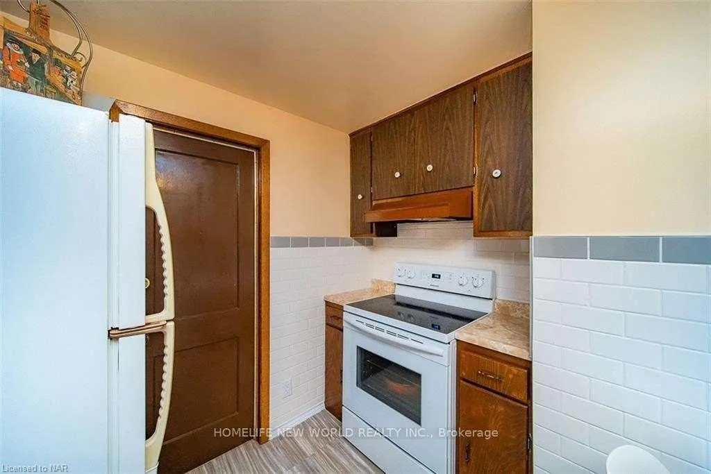 Photo 9 of Unit Side, 6568 Orchard Avenue, Niagara Falls, Dorchester — HOMEH