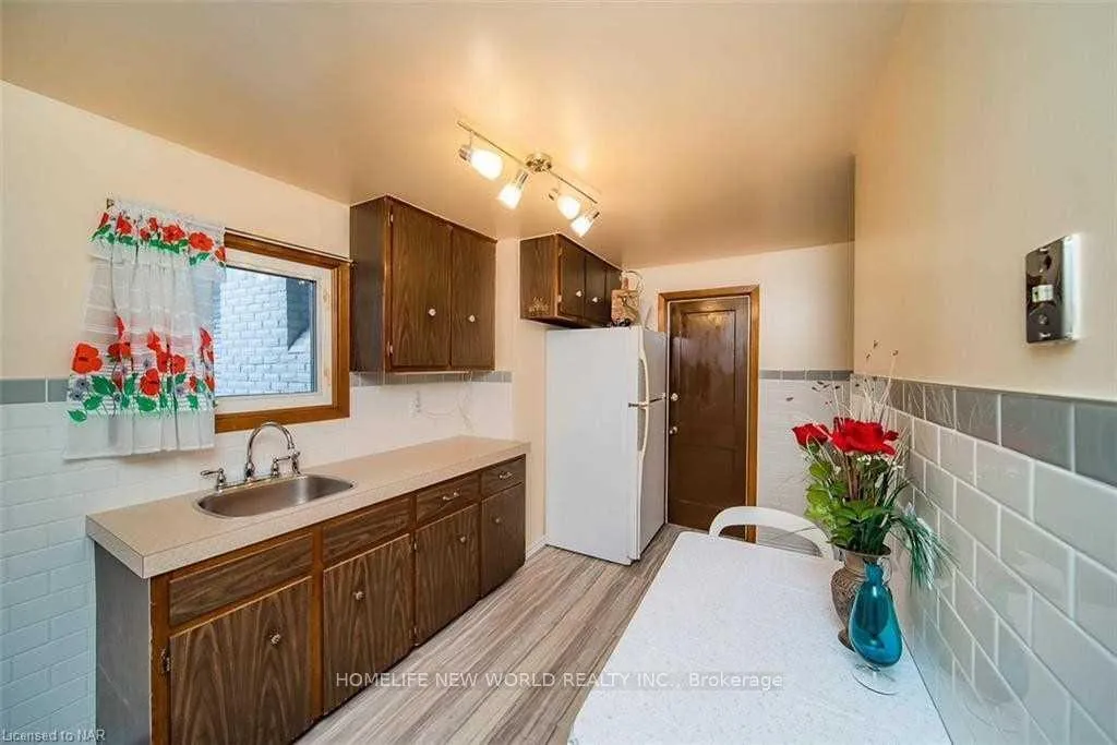 Photo 11 of Unit Side, 6568 Orchard Avenue, Niagara Falls, Dorchester — HOMEH