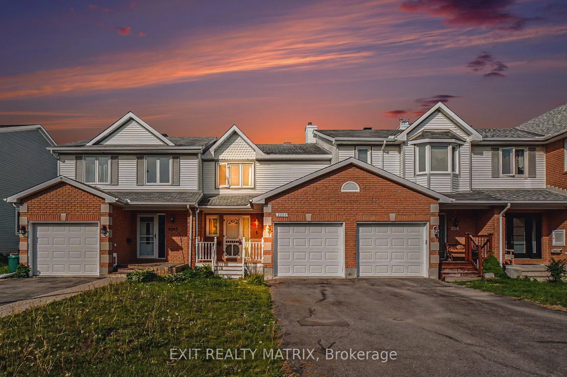 Front of 2209 Saturn Crescent