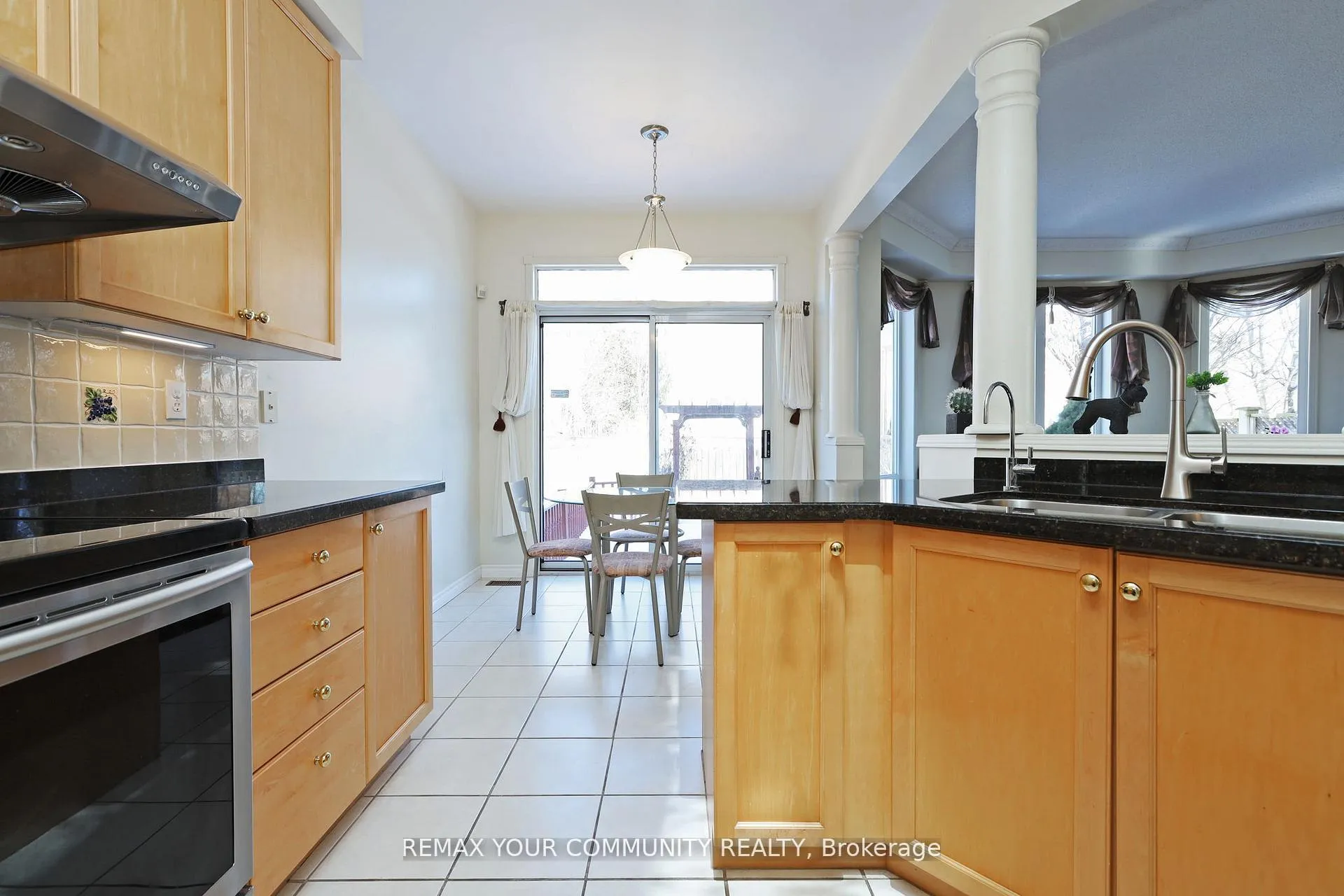 Photo 11 of 30 Trout Lily Avenue, Markham, Legacy — HOMEH