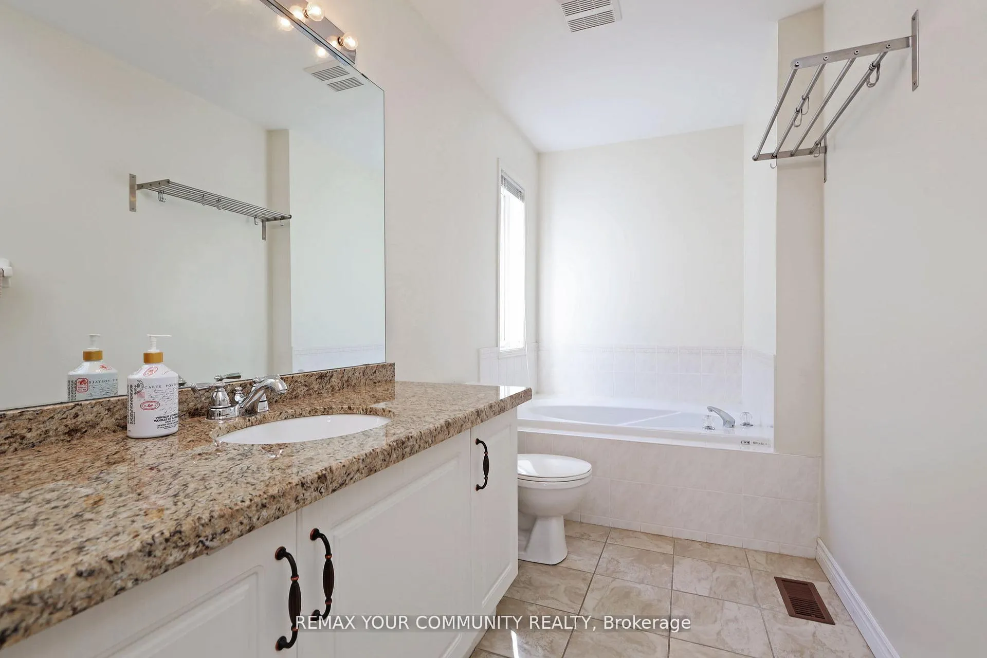 Photo 21 of 30 Trout Lily Avenue, Markham, Legacy — HOMEH