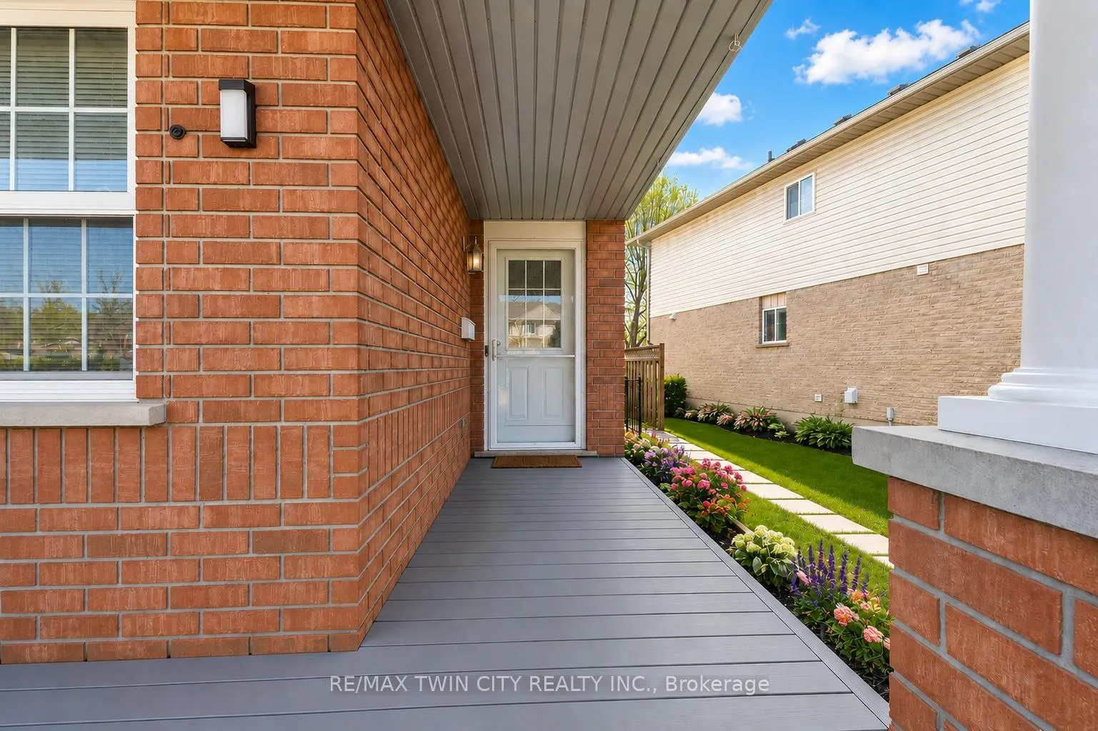 Photo 3 of 15 Copper Leaf Street, Kitchener, Larentian West — HOMEH