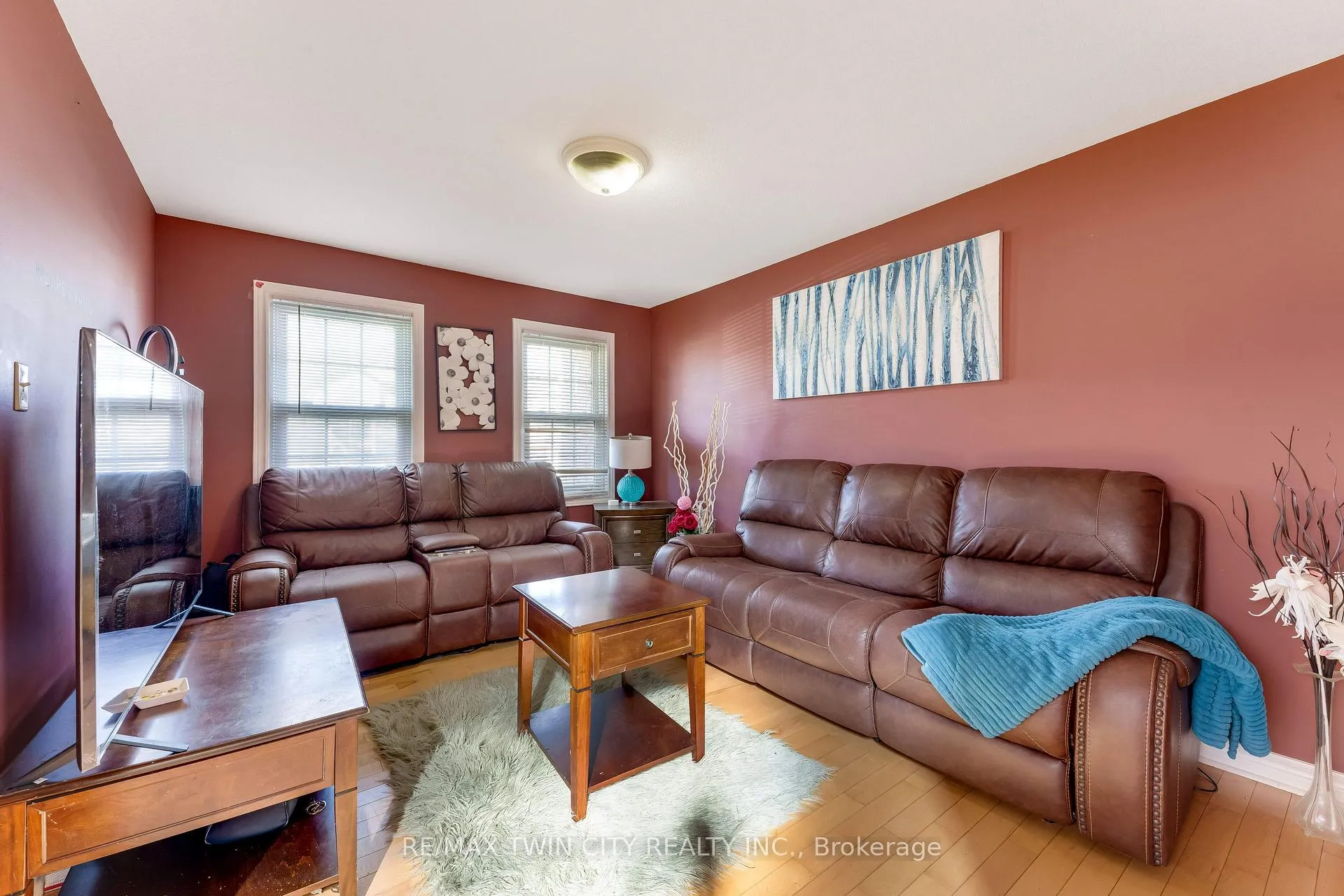 Photo 4 of 15 Copper Leaf Street, Kitchener, Larentian West — HOMEH