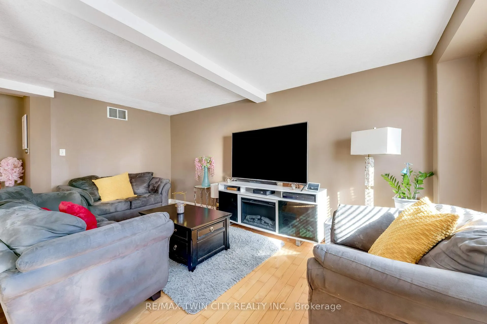 Photo 10 of 15 Copper Leaf Street, Kitchener, Larentian West — HOMEH