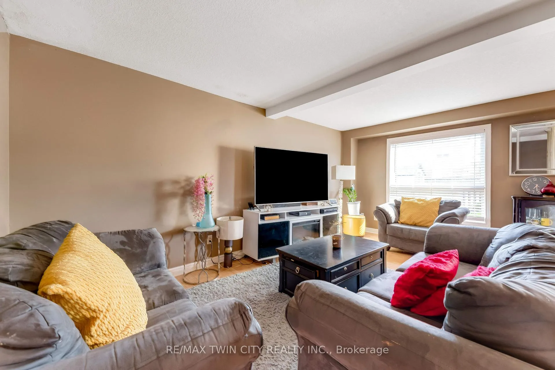 Photo 11 of 15 Copper Leaf Street, Kitchener, Larentian West — HOMEH