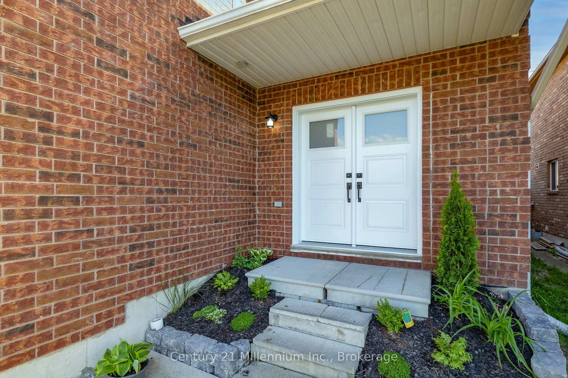 Photo 3 of 25 William Paddison Drive, Barrie, Georgian Drive — HOMEH