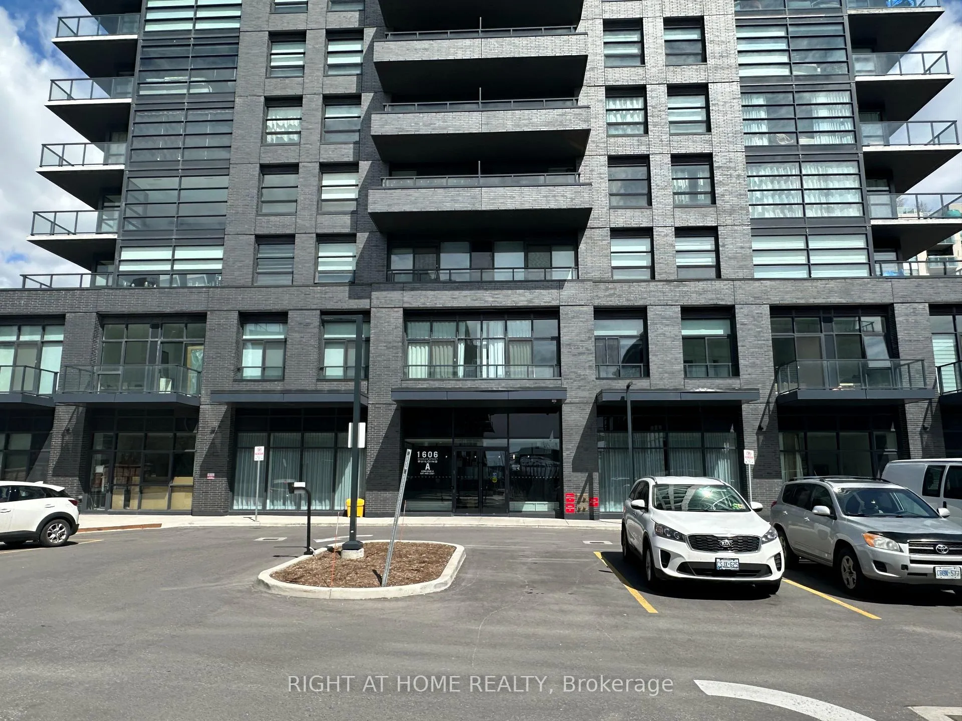 Photo 2 of Unit 1308, 1606 Charles Street, Whitby, Port Whitby — HOMEH