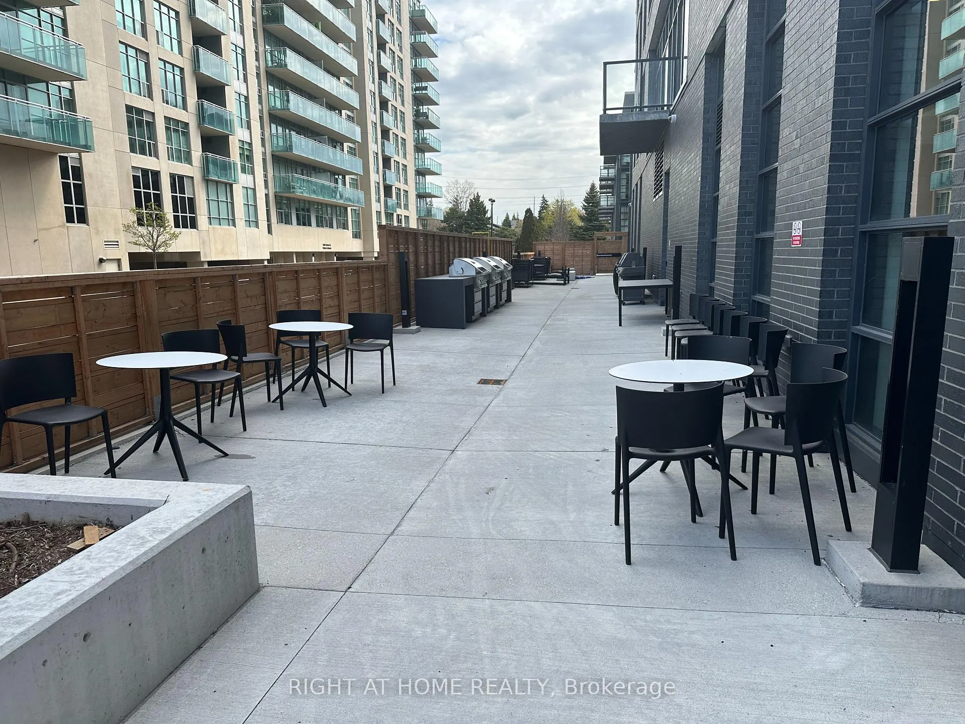 Photo 10 of Unit 1308, 1606 Charles Street, Whitby, Port Whitby — HOMEH