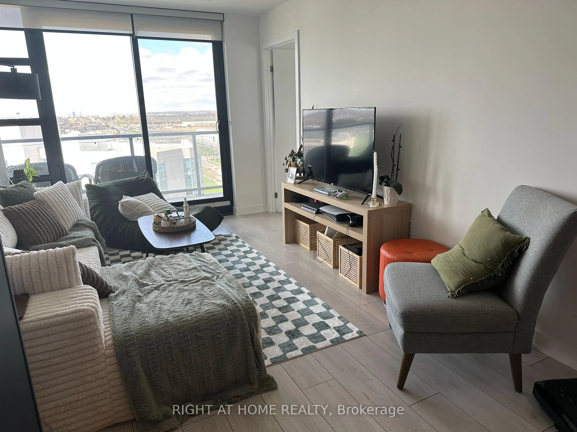 Photo 14 of Unit 1308, 1606 Charles Street, Whitby, Port Whitby — HOMEH