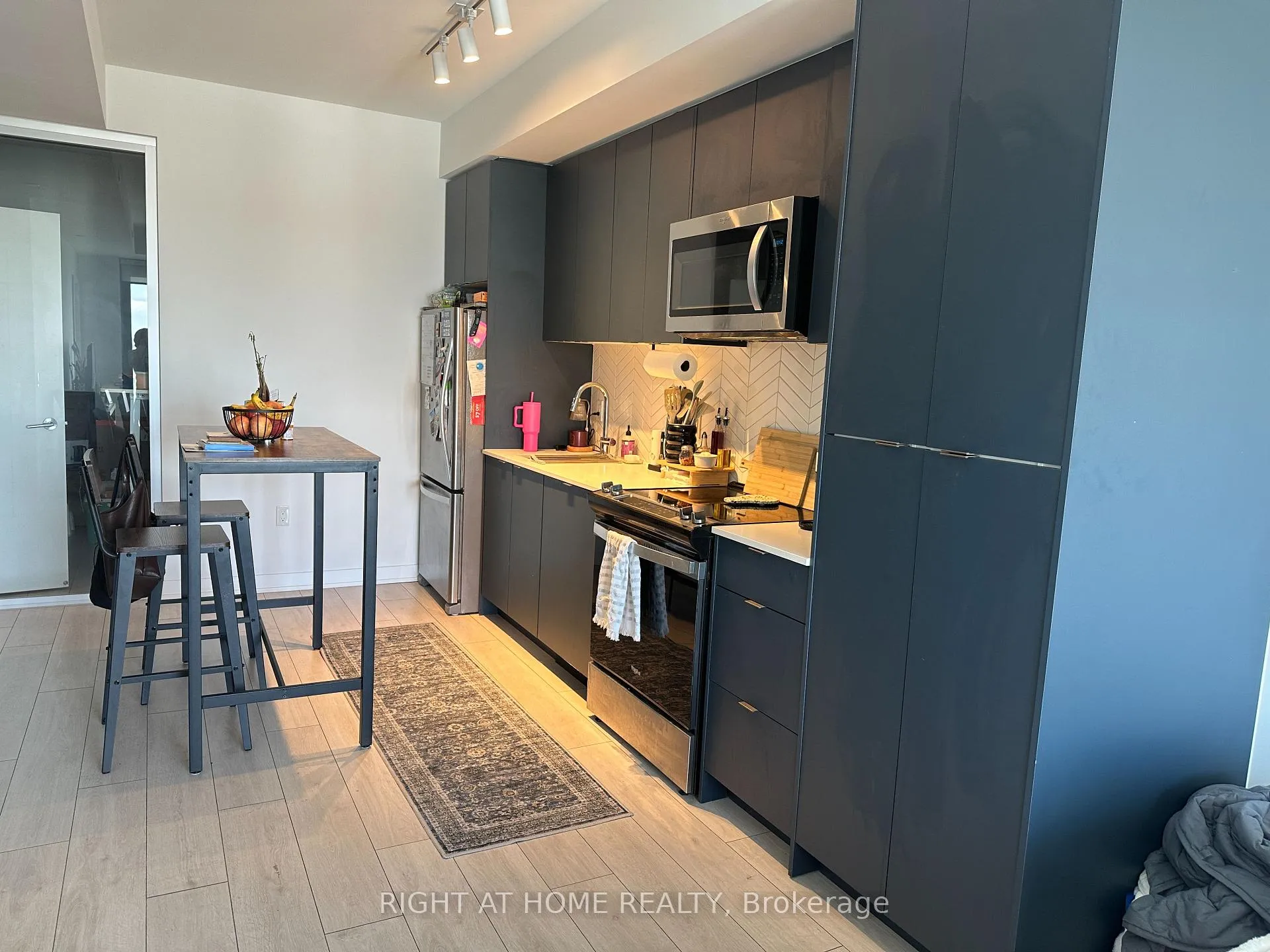 Photo 15 of Unit 1308, 1606 Charles Street, Whitby, Port Whitby — HOMEH