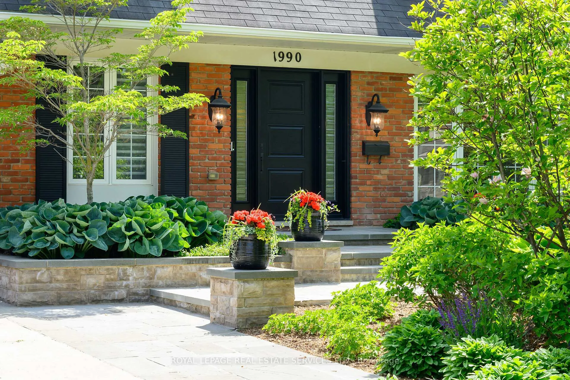 Photo 2 of 1990 Fieldgate Drive, Burlington, Tyandaga — HOMEH