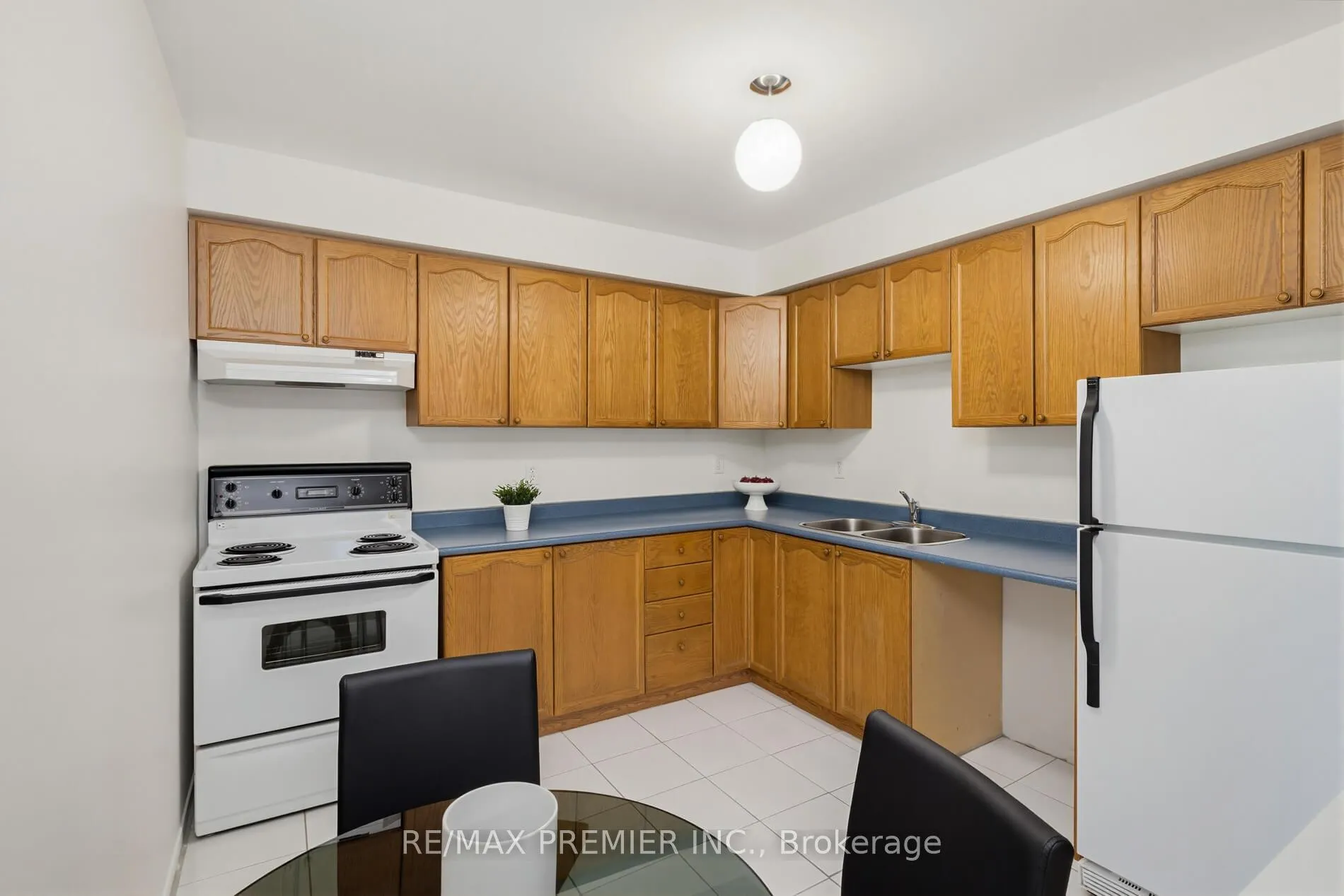 Photo 11 of 4 D.A. Jones Avenue, New Tecumseth, Beeton — HOMEH