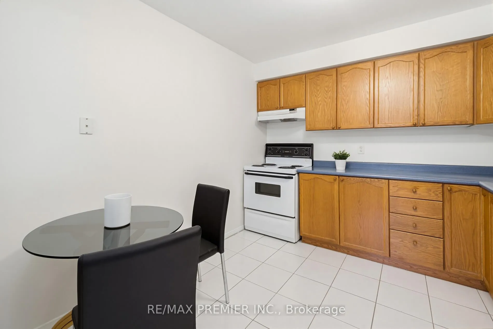 Photo 12 of 4 D.A. Jones Avenue, New Tecumseth, Beeton — HOMEH
