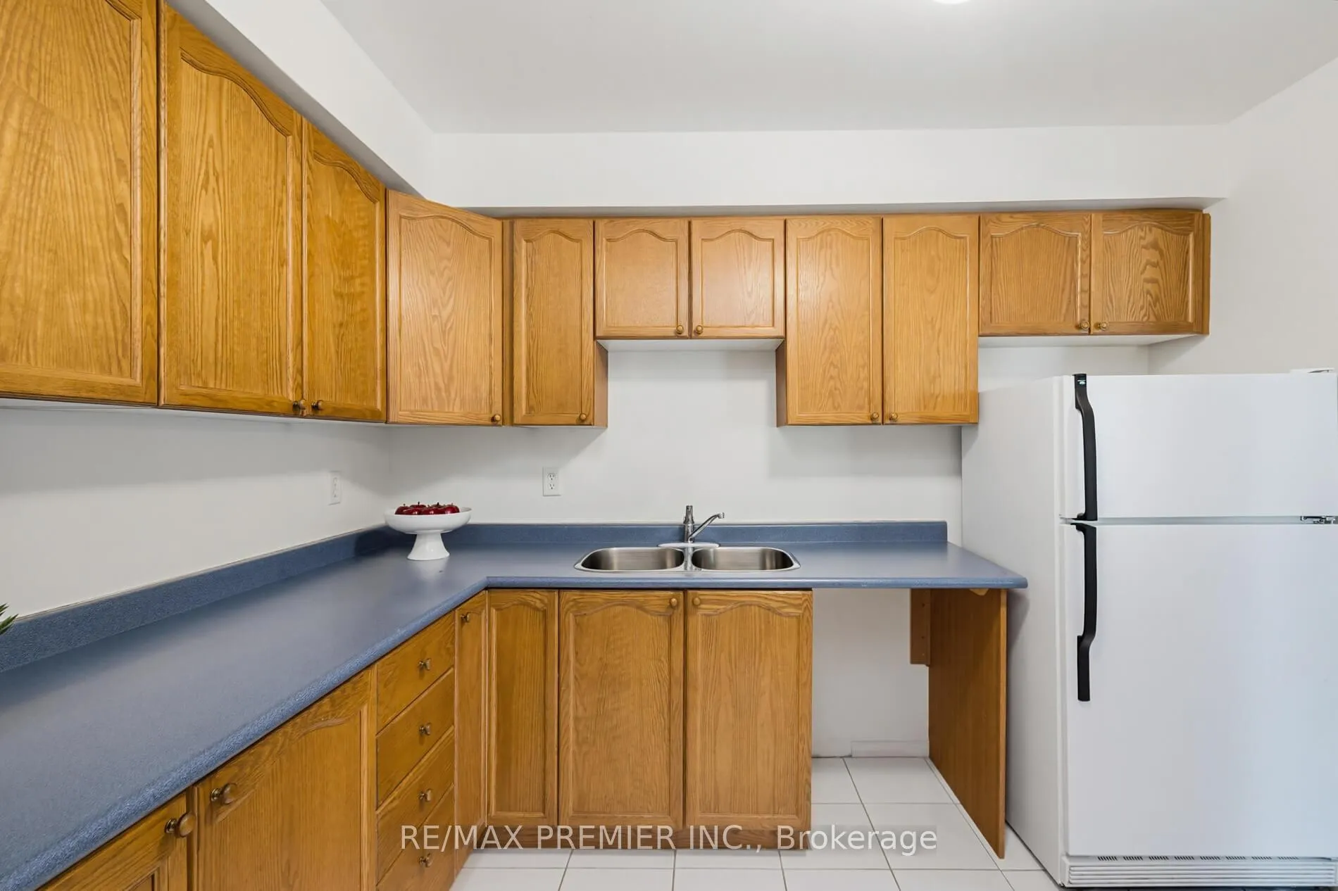 Photo 13 of 4 D.A. Jones Avenue, New Tecumseth, Beeton — HOMEH