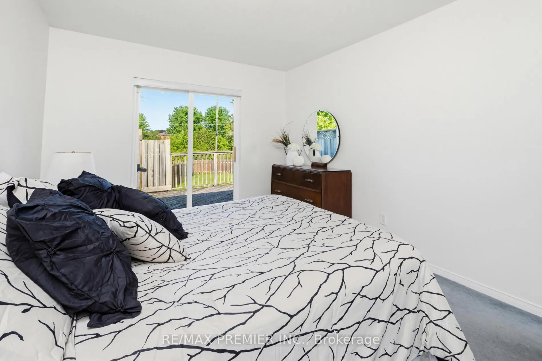 Photo 17 of 4 D.A. Jones Avenue, New Tecumseth, Beeton — HOMEH