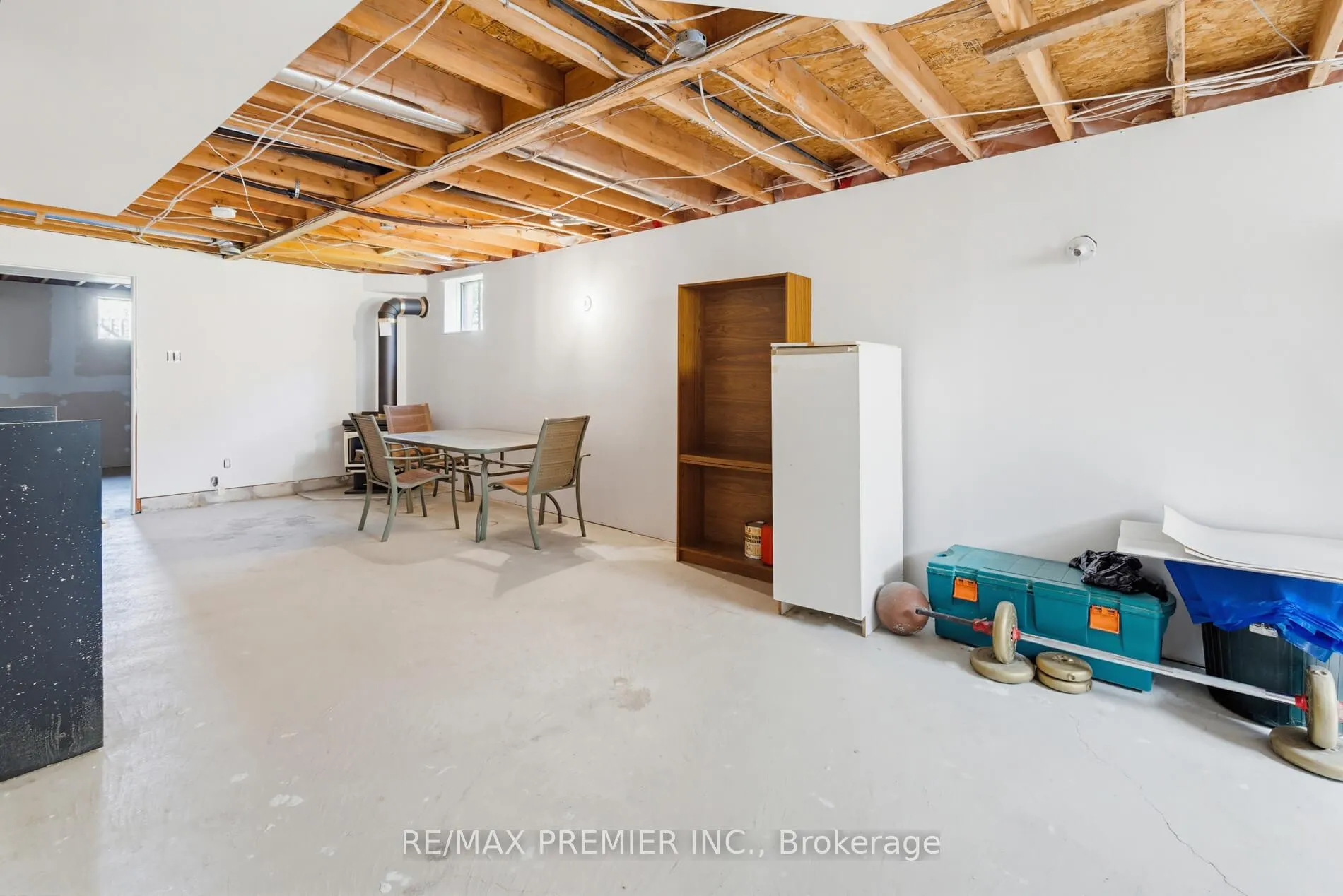 Photo 21 of 4 D.A. Jones Avenue, New Tecumseth, Beeton — HOMEH
