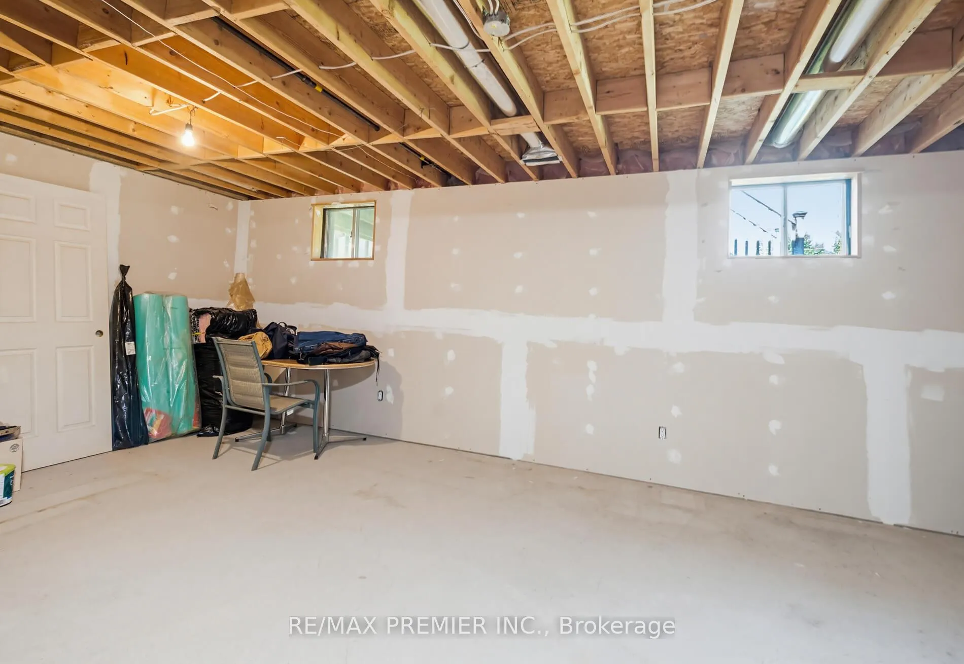 Photo 23 of 4 D.A. Jones Avenue, New Tecumseth, Beeton — HOMEH
