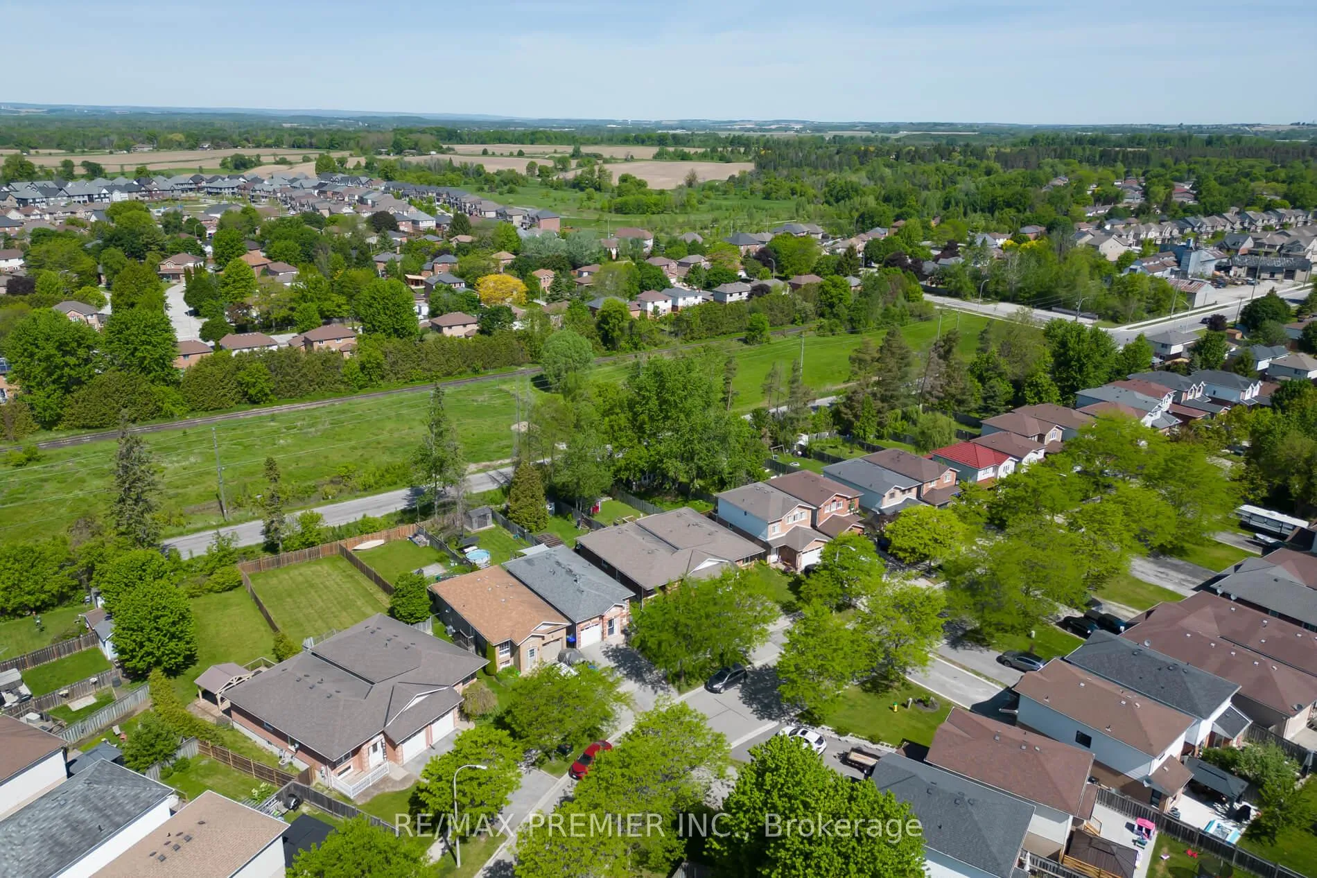Photo 38 of 4 D.A. Jones Avenue, New Tecumseth, Beeton — HOMEH