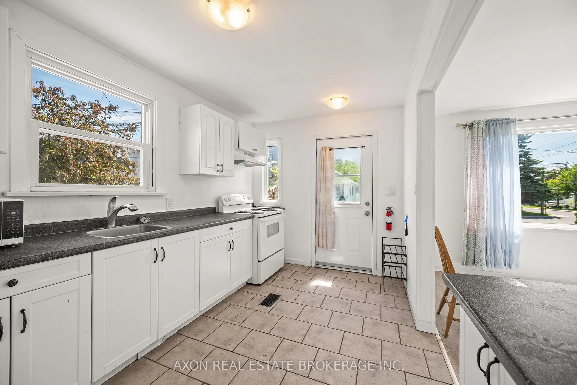 Photo 8 of 426 Macdonnell Street, Kingston, Central City East — HOMEH