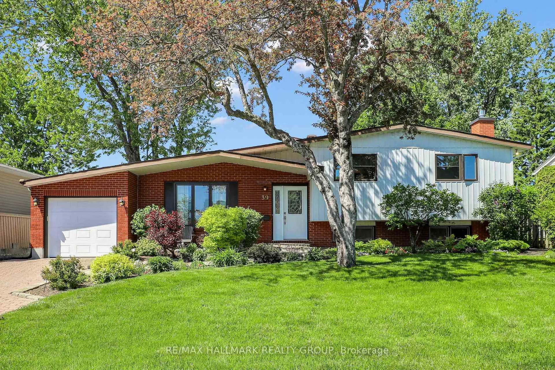 Photo 1 of 39 Biscayne Crescent, Ottawa, Borden Farm/Stewart Farm/Carleton Heights/Parkwood Hills — HOMEH