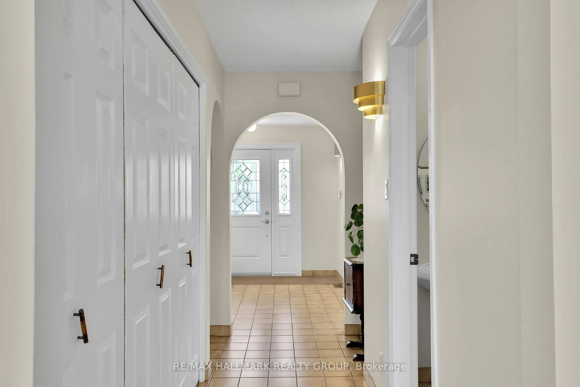 Photo 3 of 39 Biscayne Crescent, Ottawa, Borden Farm/Stewart Farm/Carleton Heights/Parkwood Hills — HOMEH