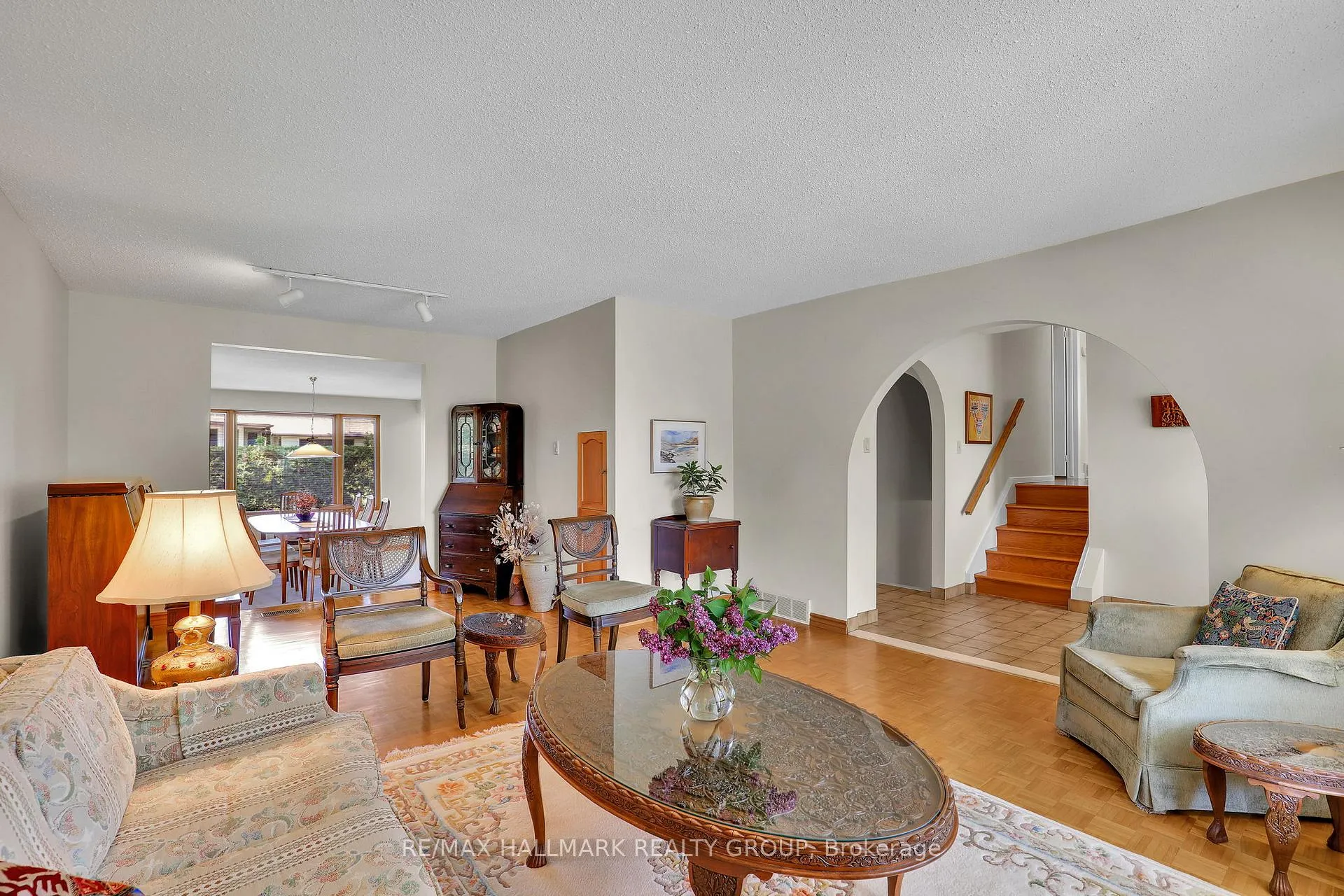 Photo 5 of 39 Biscayne Crescent, Ottawa, Borden Farm/Stewart Farm/Carleton Heights/Parkwood Hills — HOMEH