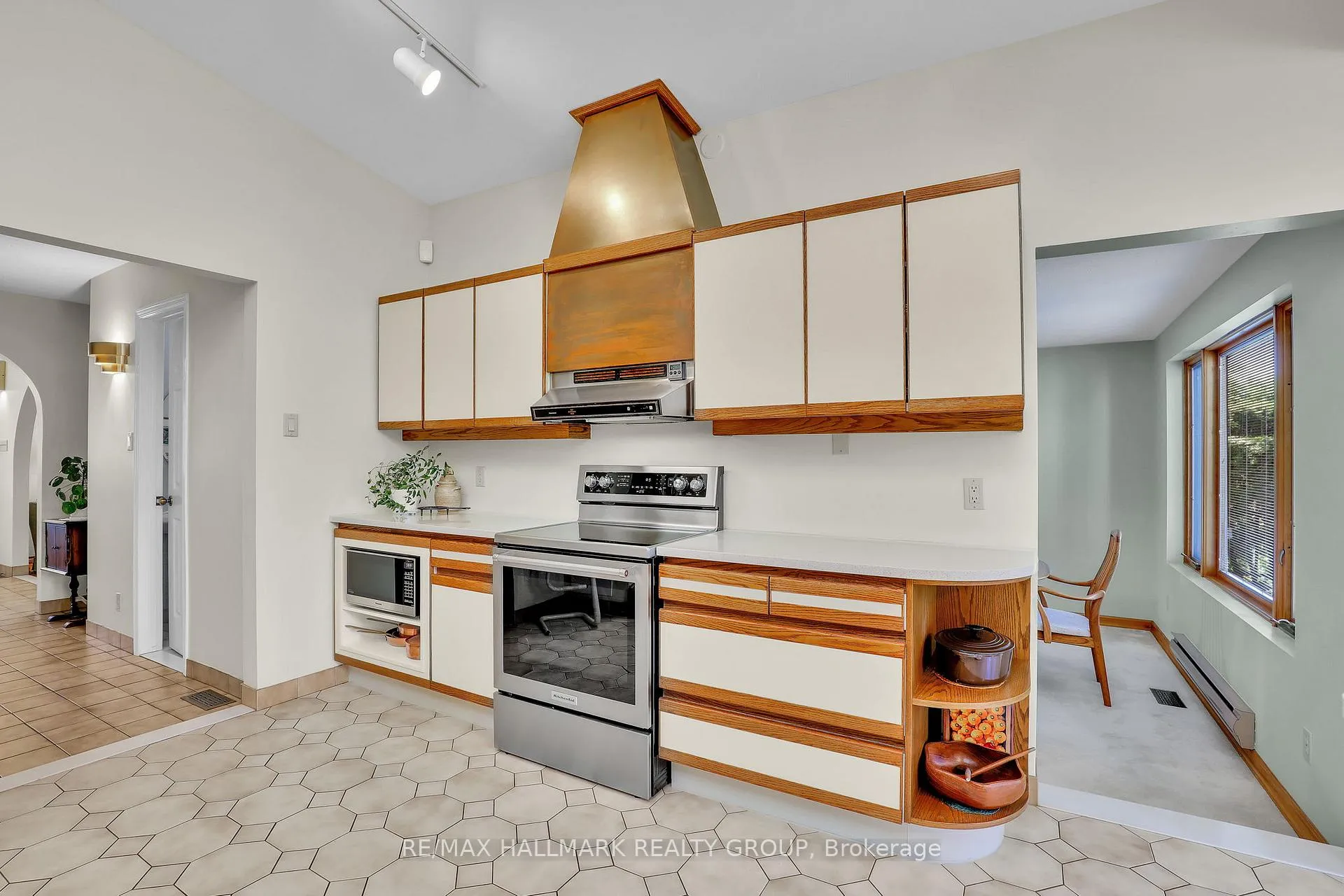Photo 12 of 39 Biscayne Crescent, Ottawa, Borden Farm/Stewart Farm/Carleton Heights/Parkwood Hills — HOMEH