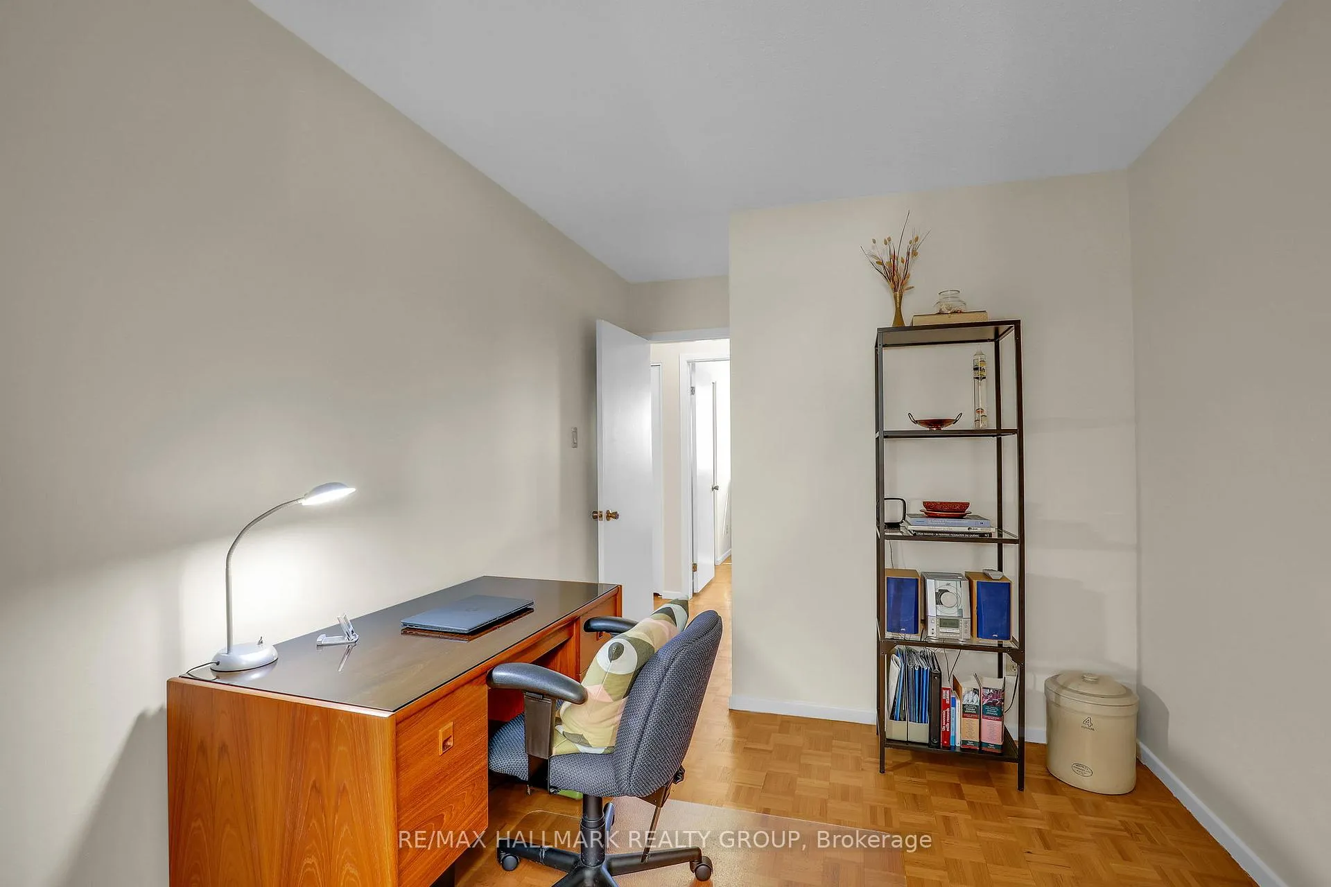 Photo 18 of 39 Biscayne Crescent, Ottawa, Borden Farm/Stewart Farm/Carleton Heights/Parkwood Hills — HOMEH