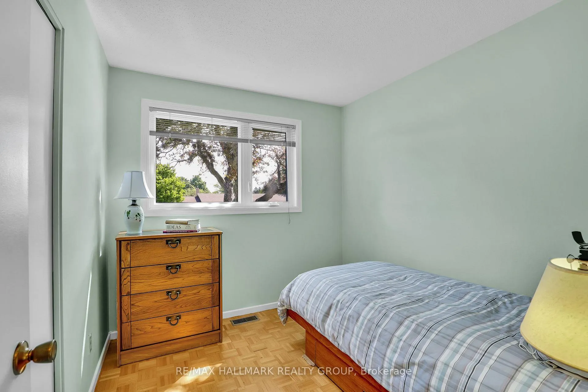 Photo 19 of 39 Biscayne Crescent, Ottawa, Borden Farm/Stewart Farm/Carleton Heights/Parkwood Hills — HOMEH
