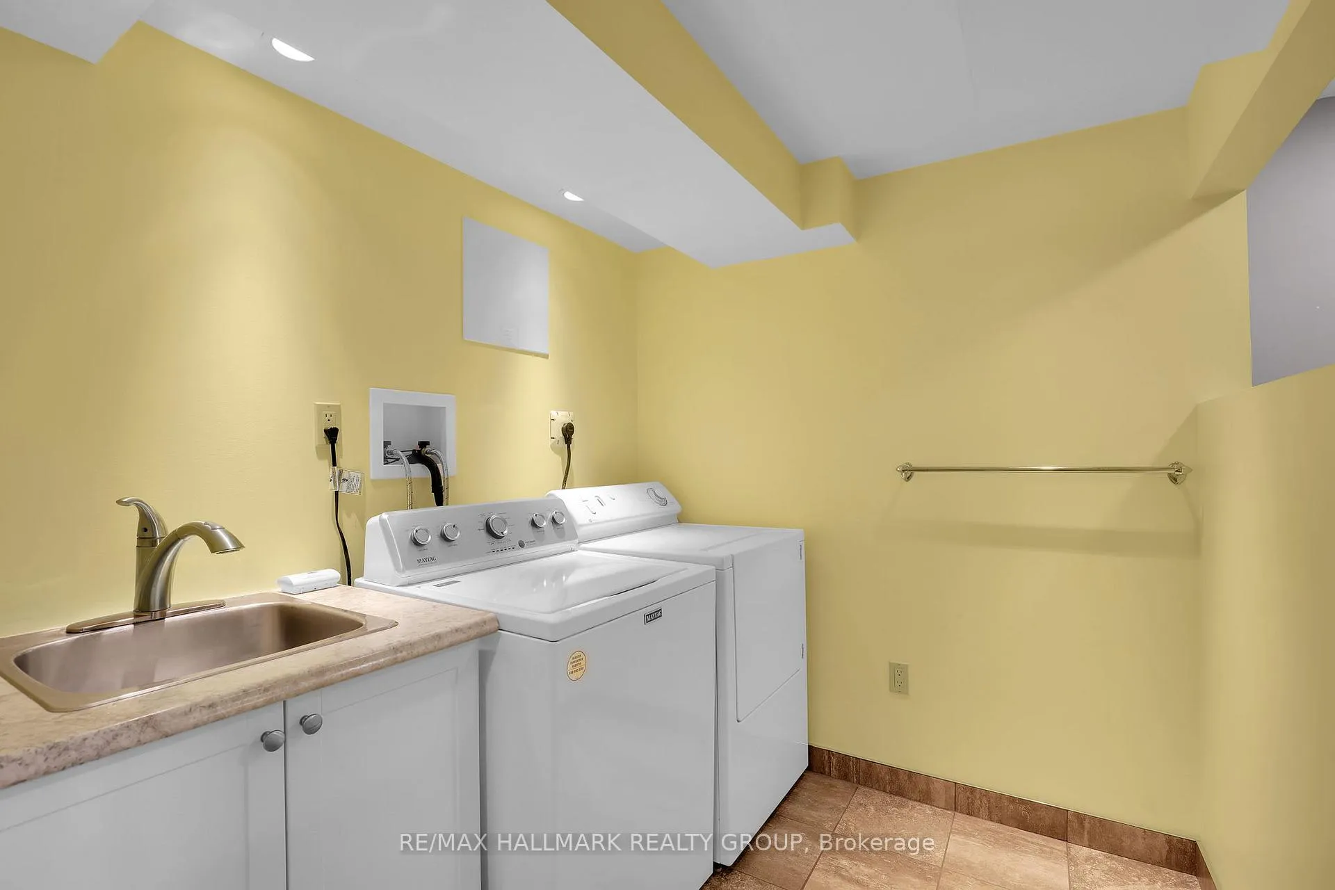 Photo 22 of 39 Biscayne Crescent, Ottawa, Borden Farm/Stewart Farm/Carleton Heights/Parkwood Hills — HOMEH