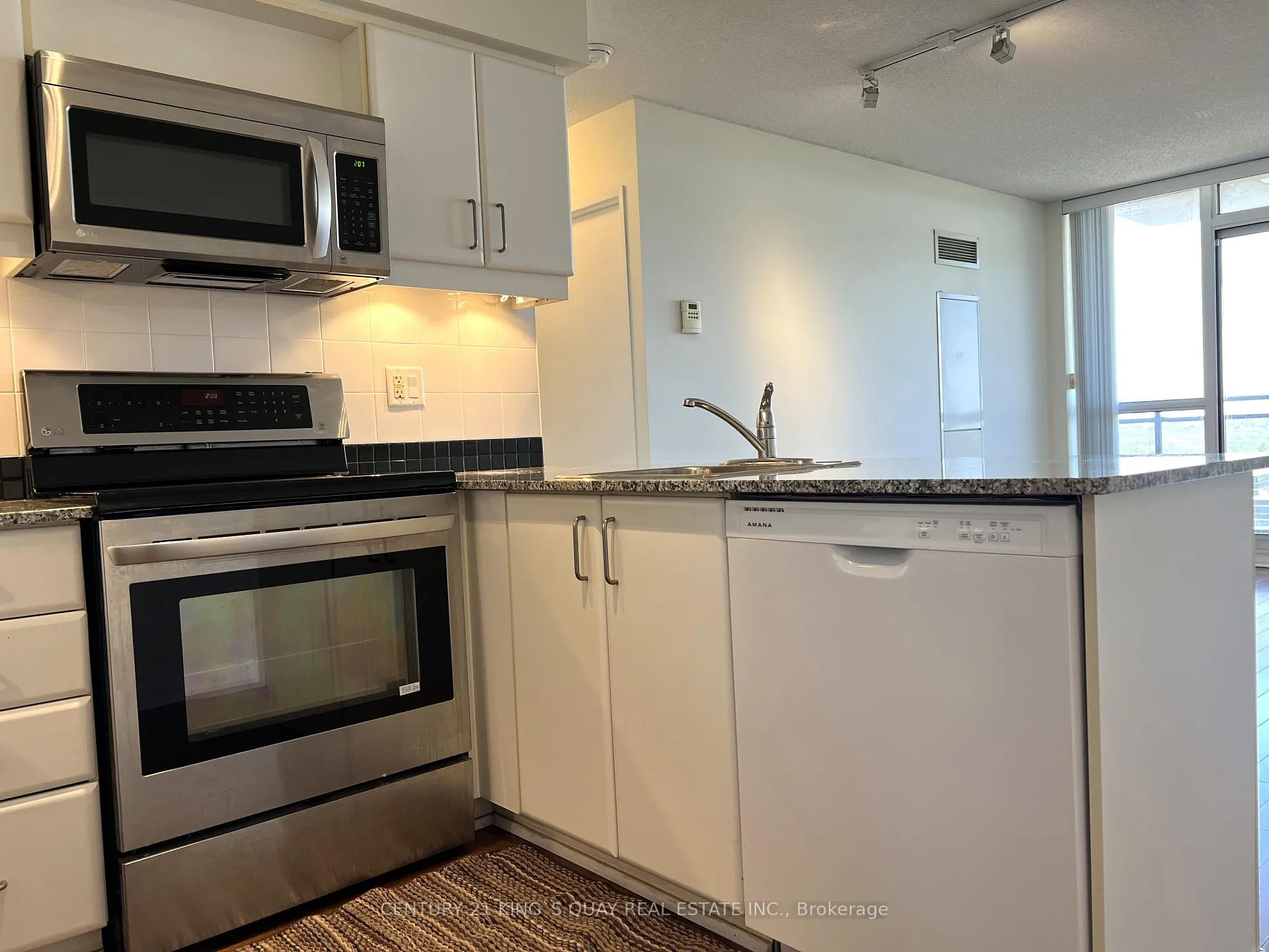 Photo 10 of Unit 2711, 33 Sheppard Avenue E, North York, Willowdale East — HOMEH