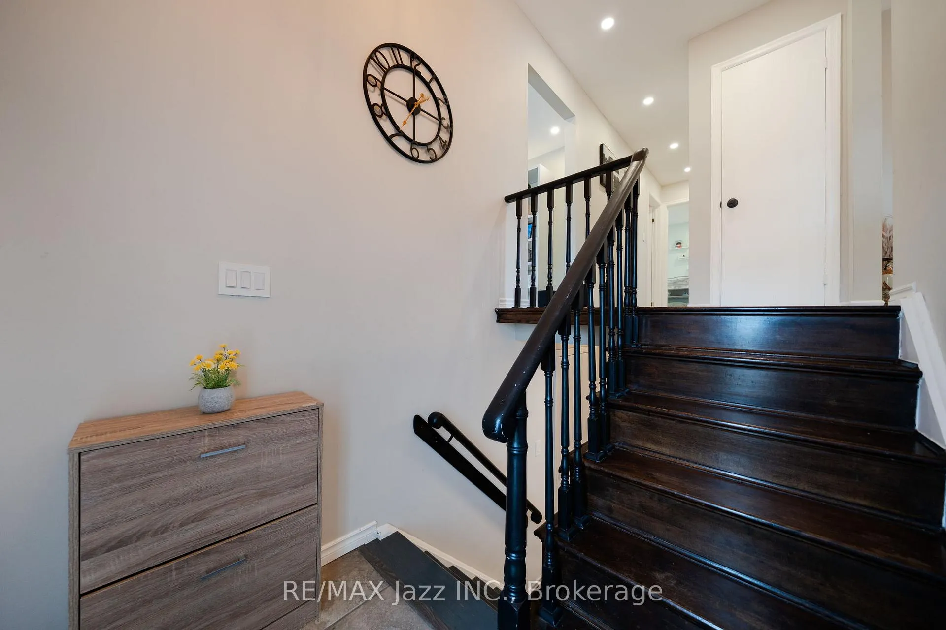 Photo 4 of 1007 Cardinal Court, Oshawa, Eastdale — HOMEH