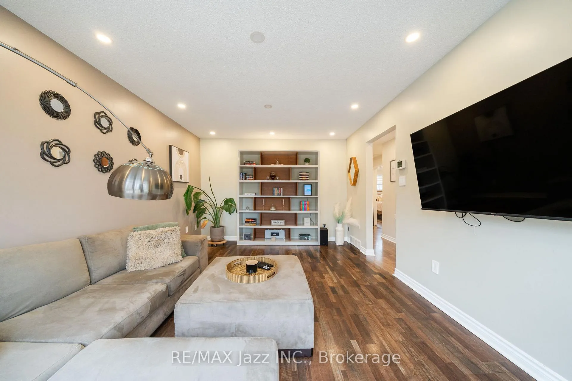 Photo 7 of 1007 Cardinal Court, Oshawa, Eastdale — HOMEH