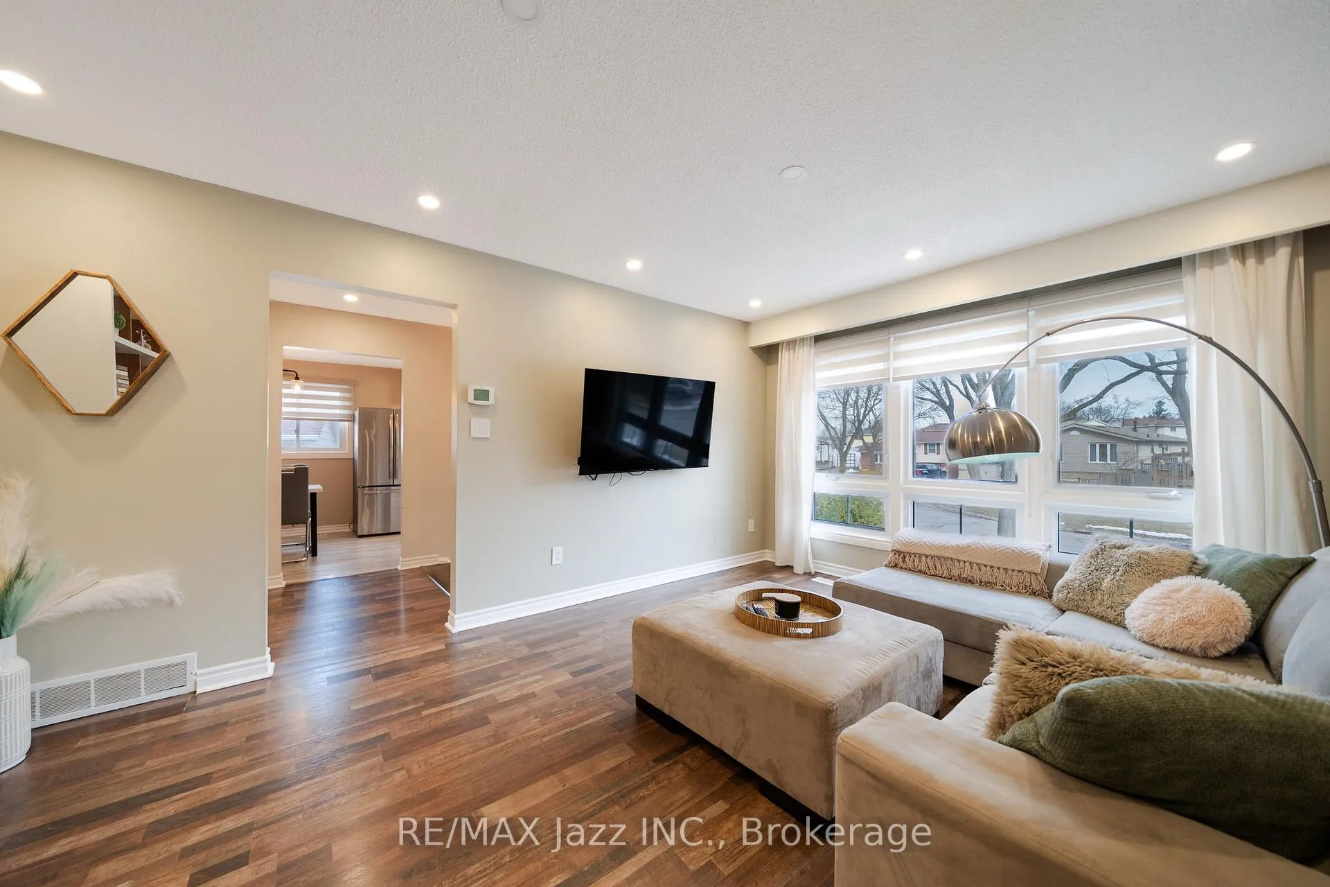 Photo 8 of 1007 Cardinal Court, Oshawa, Eastdale — HOMEH