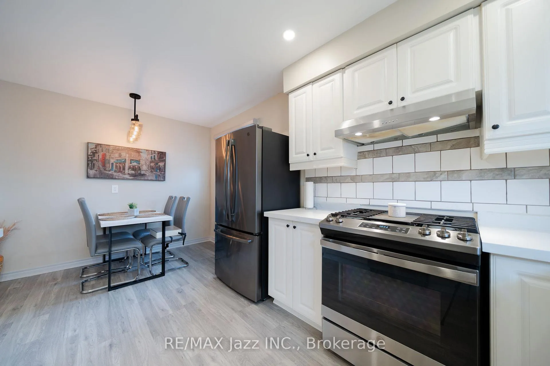 Photo 13 of 1007 Cardinal Court, Oshawa, Eastdale — HOMEH