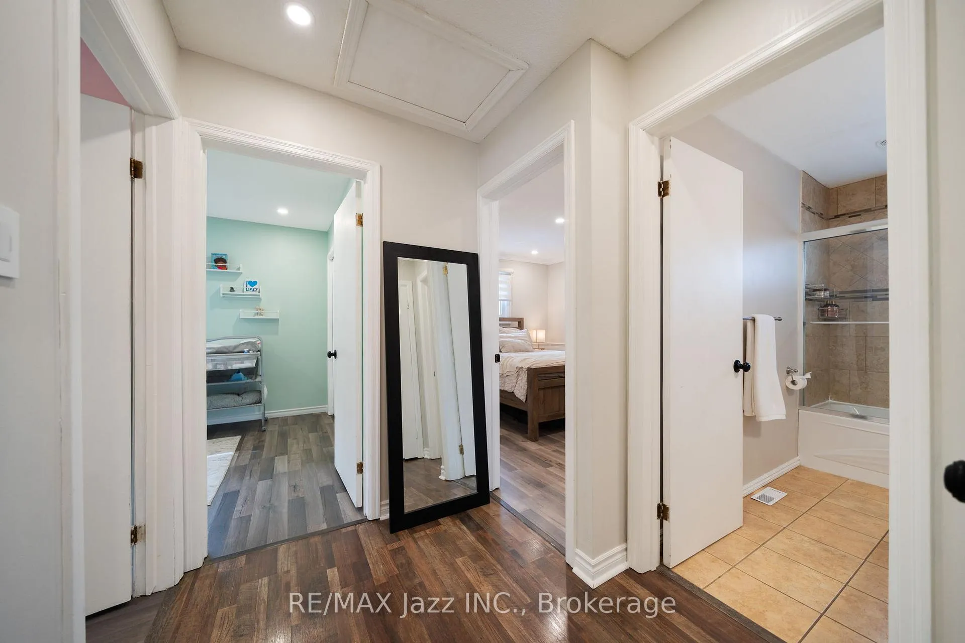 Photo 15 of 1007 Cardinal Court, Oshawa, Eastdale — HOMEH