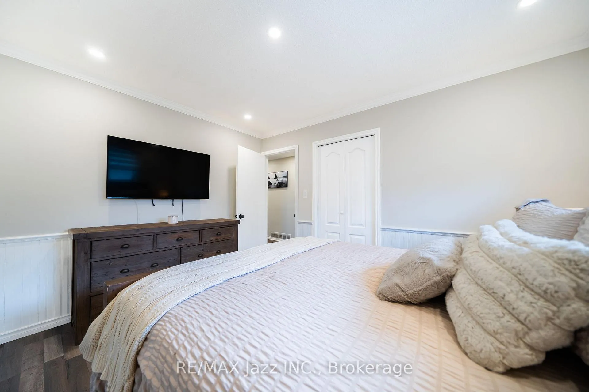Photo 19 of 1007 Cardinal Court, Oshawa, Eastdale — HOMEH