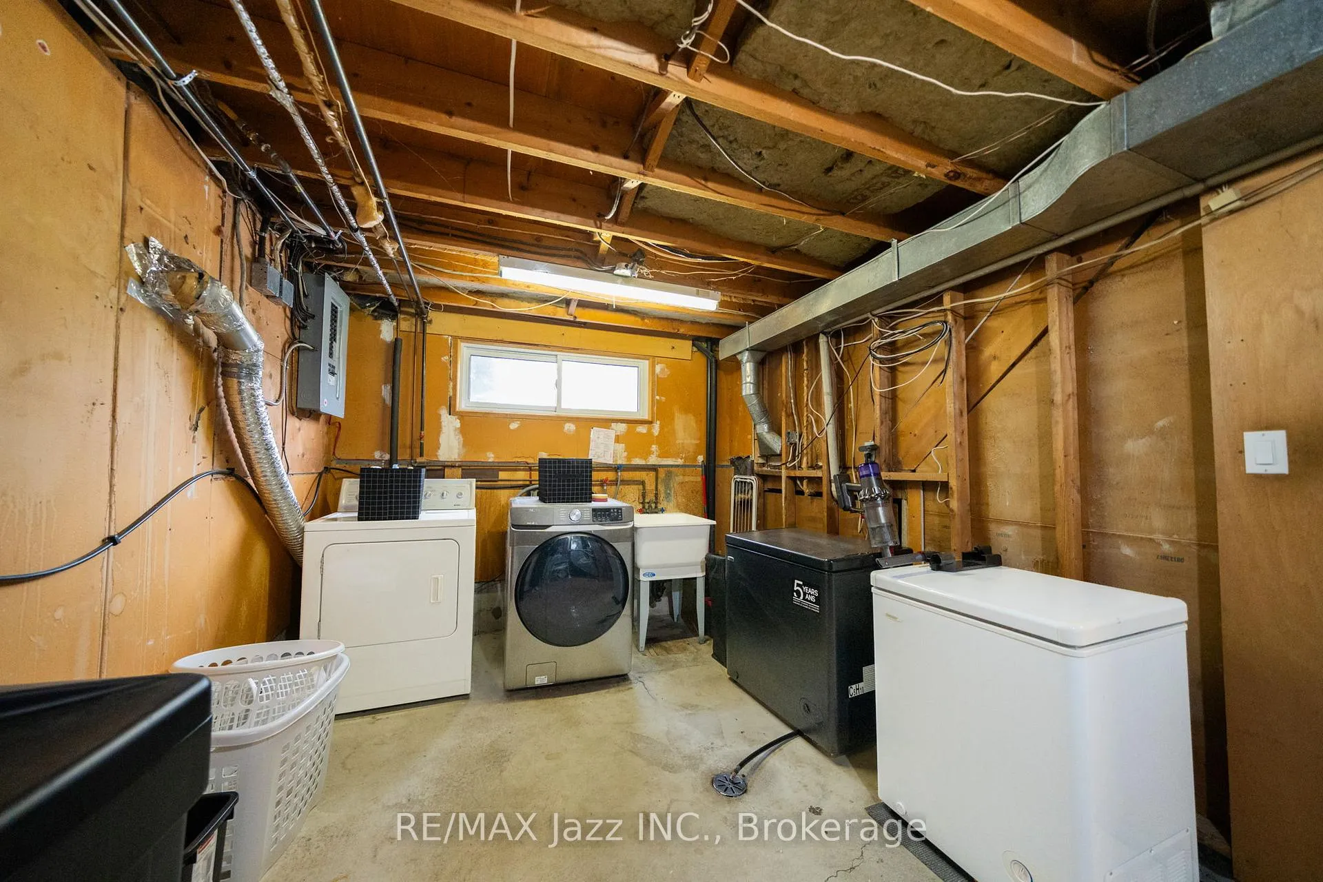 Photo 34 of 1007 Cardinal Court, Oshawa, Eastdale — HOMEH