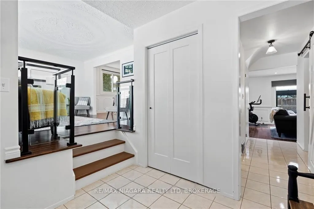 Photo 2 of 49 Royal Oak Drive, St. Catharines, Martindale Pond — HOMEH