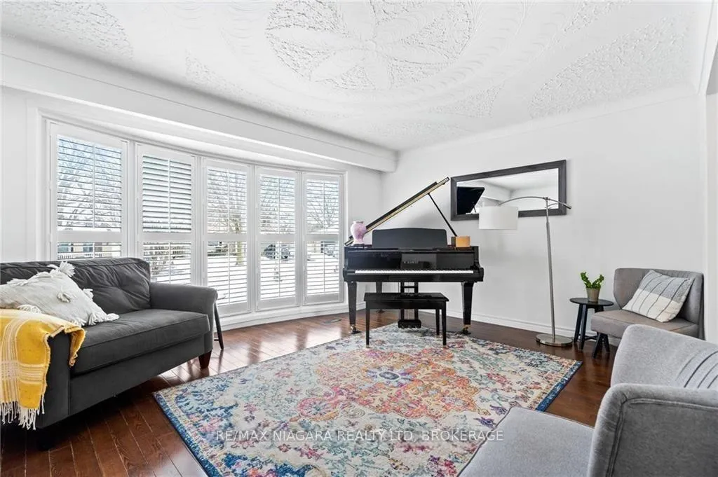 Photo 3 of 49 Royal Oak Drive, St. Catharines, Martindale Pond — HOMEH