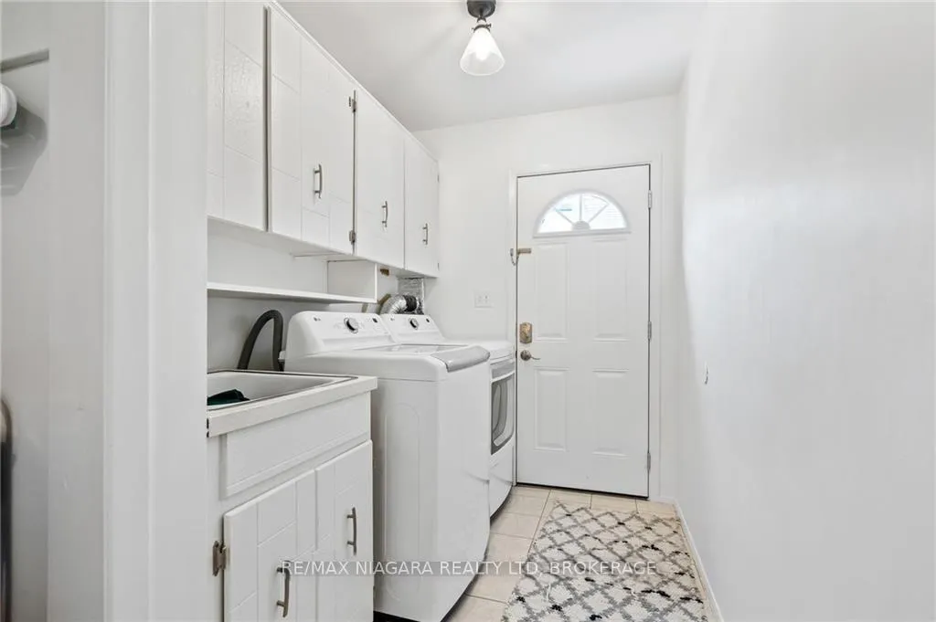Photo 7 of 49 Royal Oak Drive, St. Catharines, Martindale Pond — HOMEH
