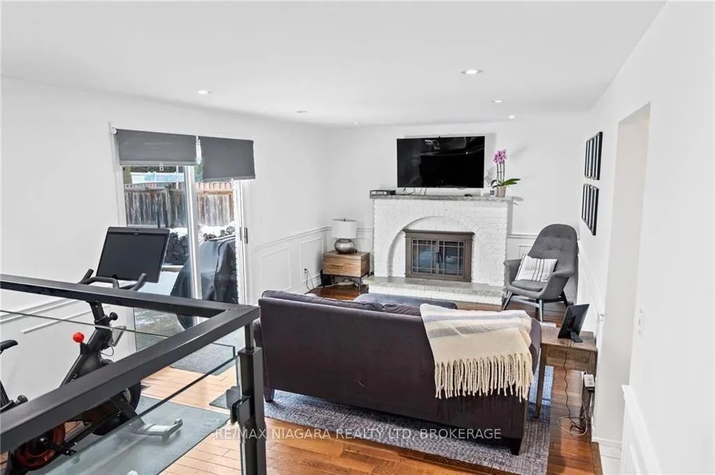 Photo 13 of 49 Royal Oak Drive, St. Catharines, Martindale Pond — HOMEH